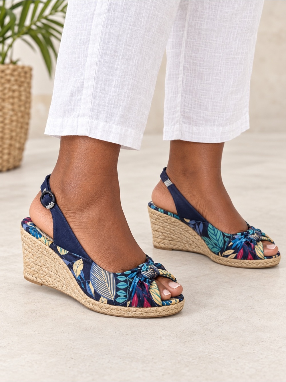 Laguna Quays Tropical Espadrille Wedge Sandals Navy Women’s Size ___